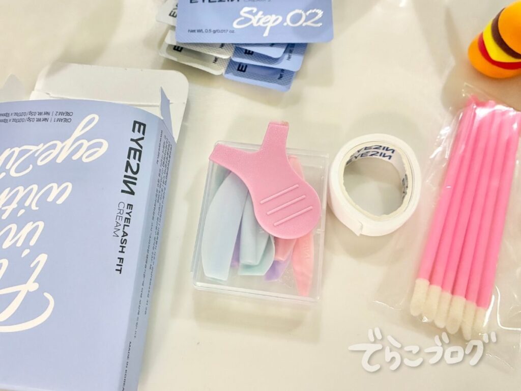 EYE2INセルフまつ毛パーマのロッドとYスティックなどの付属品